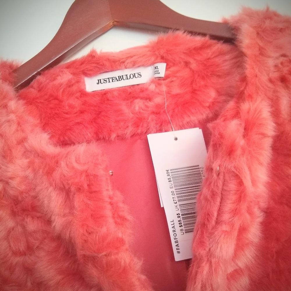 JustFab Strawberry Faux Fur Coat NWT - Picture 3 of 5